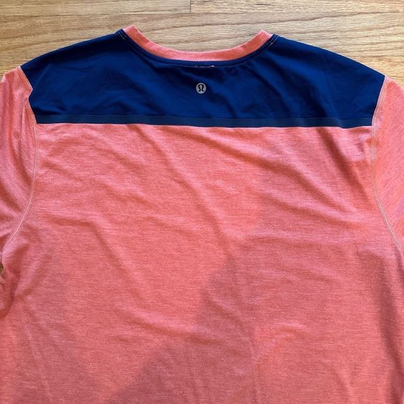 Lululemon active wear t shirt Sz Medium - Picture 9 of 12